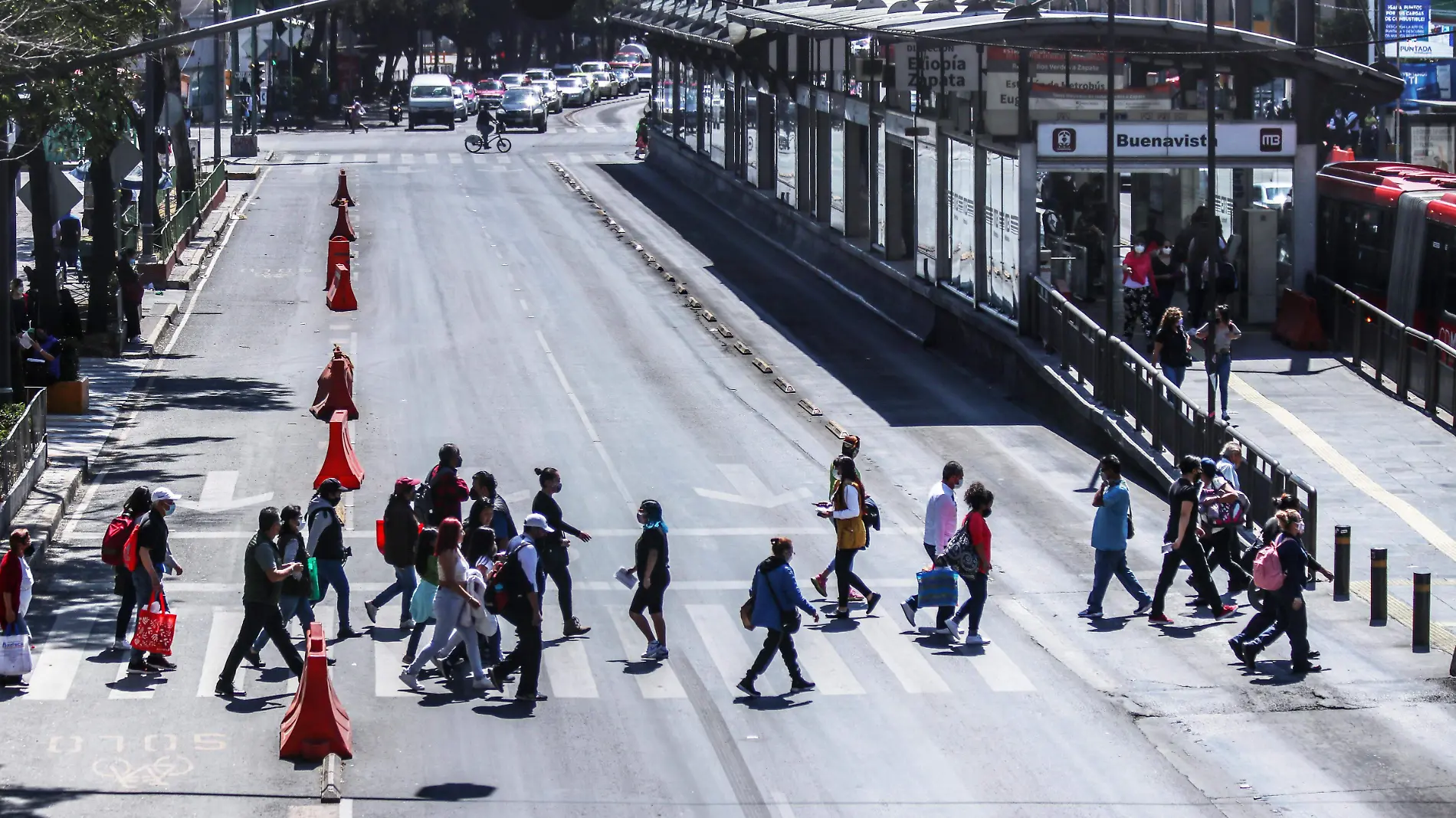 Buenavista-Cruce Peatonal-Ordenamiento Vial-Metrobus-Peatones (7)